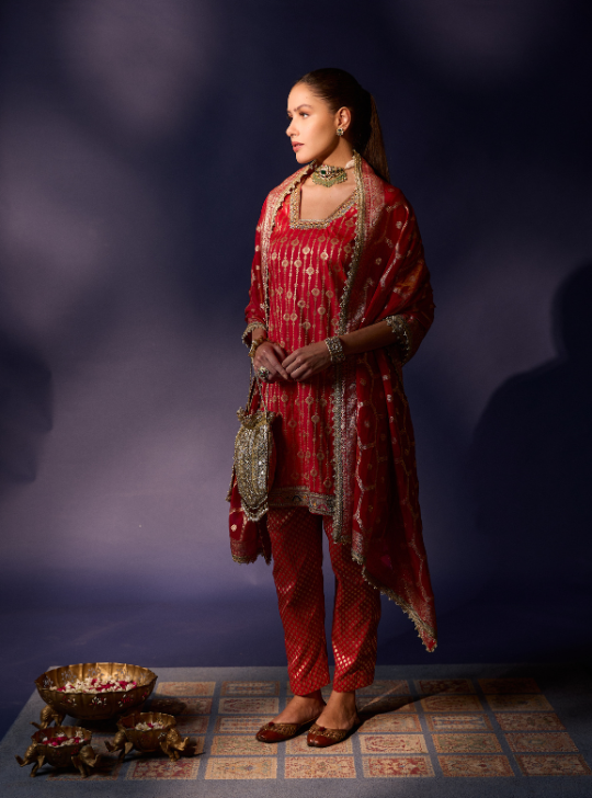 Banarsi Kurta Set With Tissue Dupatta